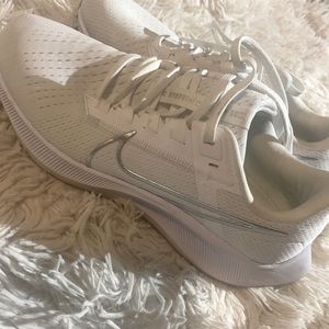 Women’s White Nike Gym Shoes size 8.5